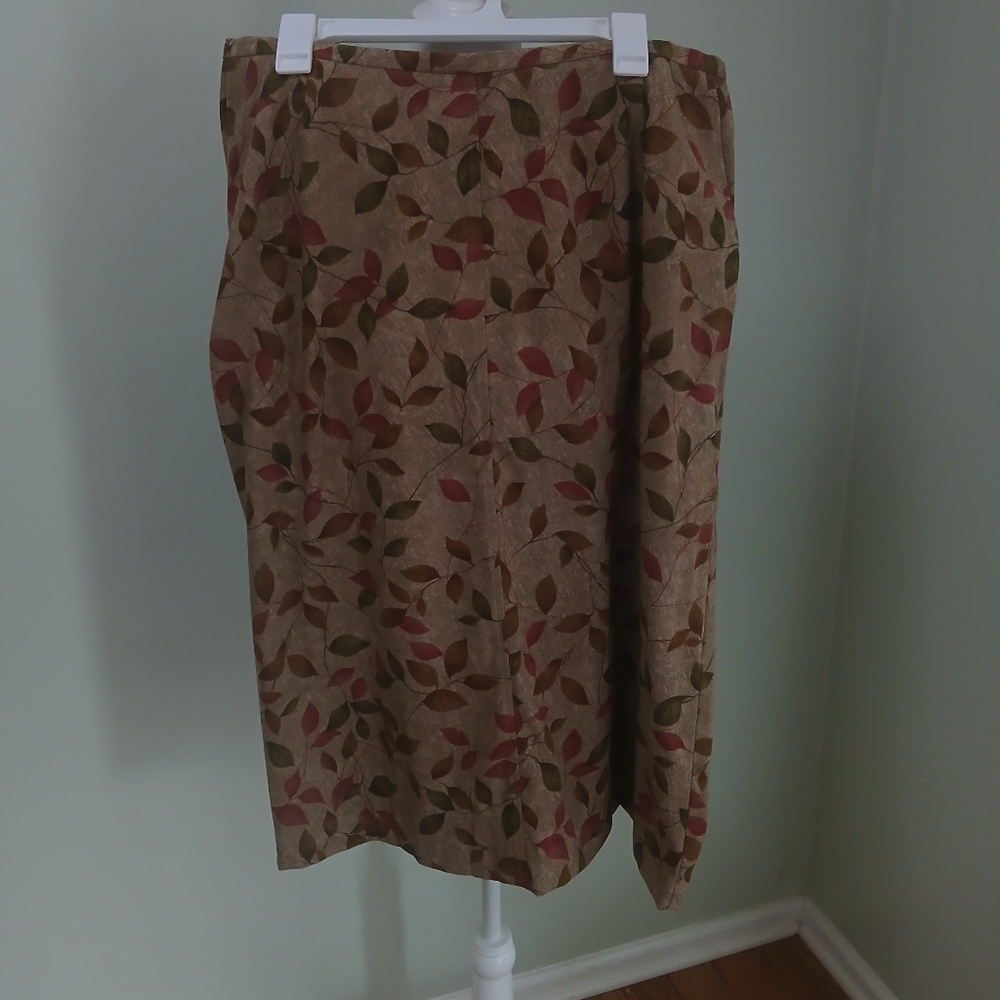 Susan Bristol Leaf Patterned Tan Skirt